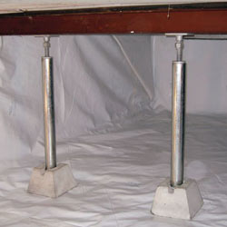 crawl space jack posts installed in an encapsulated crawl space in Tucker